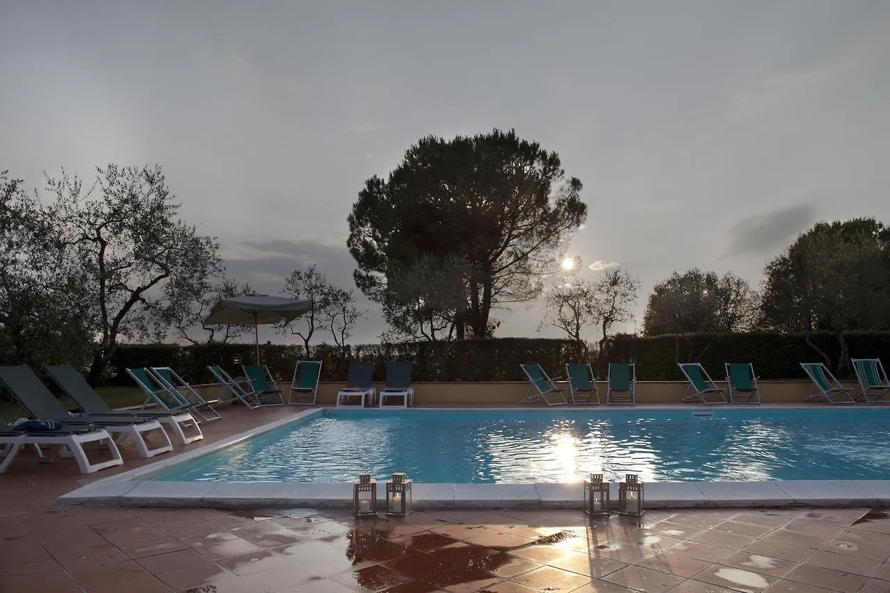 Contacten van Villa Saulina